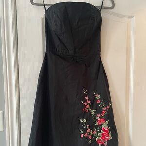 RW&CO. Black Top with Cream Logo Label